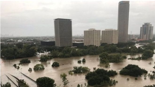 Đường hóa thành sông ở Houston