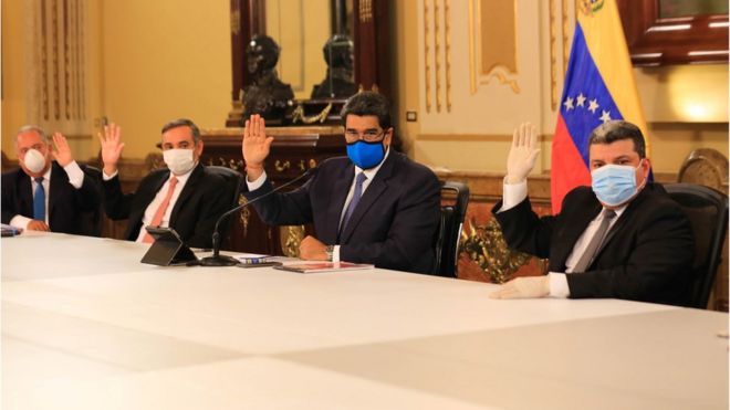 A handout photo made available by Miraflores Press shows the President of Venezuela Nicolas Maduro (C) and other senior officials wearing masks during the Government Council in Caracas, Venezuela, 31 March 2020.