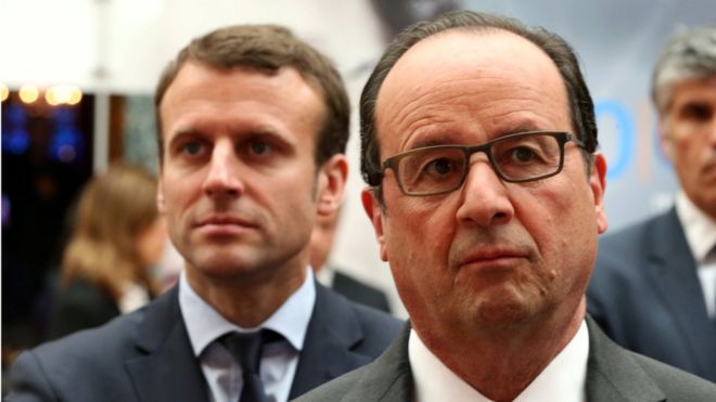 Фото из архива: президент Франции Франсуа Олланд (справа) и министр экономики Франции Эммануэль Макрон (слева) - май 2016 года