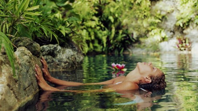 Mujer en un spa