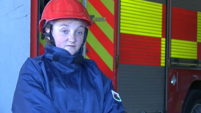 16-летний Кейси из Службы пожарно-спасательной службы Южного Уэльса в Гурносе