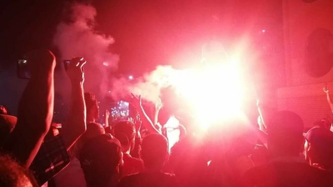 Süveyş'te yaklaşık 200 kişi Cumartesi gecesi protestolara katıldı