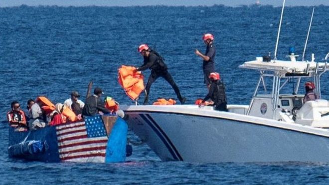 Guardacostas cubanos rescatan a una embarcación de migrantes que quedaron varados en su intento de navegar hasta EE.UU.
