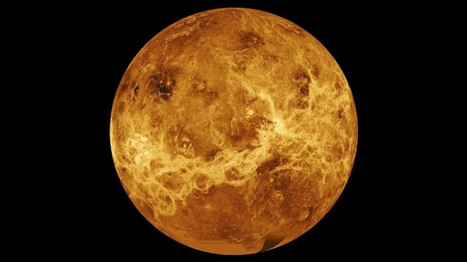 Imagen de Venus con su atmósfera de color amarillento. Imagen compuesta en base a datos de las sondas Magallanes y Pioneer Venus Orbiter