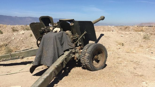 Артиллерийское орудие у линии фронта в провинции Идлиб, Сирия