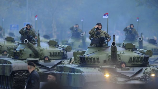 Srpski vojnici u tenkovima na vojnoj paradi u Beogradu 2014. godine