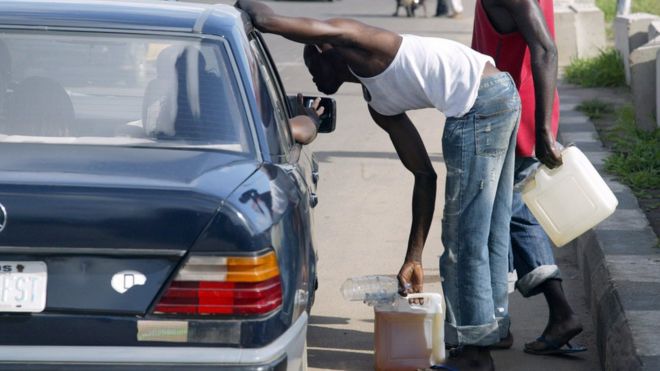 Black market people dey sell fuel to driver