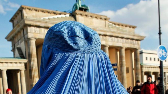 النواب الألمان يدعمون حظرا جزئيا لارتداء النقاب