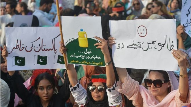 پاکستان میں مہنگائی سے متعلق آپ کے 5 سوال اور ان کے جواب - BBC News اردو