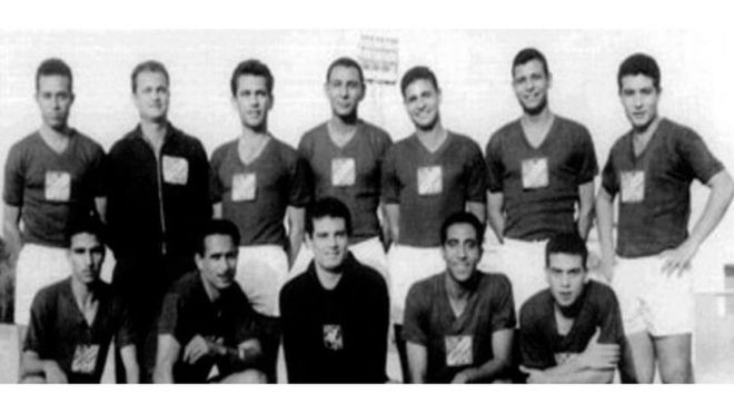 فريق النادي الأهلي في الخمسينيات مع المدرب عبده صالح الوحش