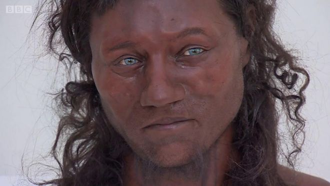 1万年前の英国人　肌は褐色、瞳は青