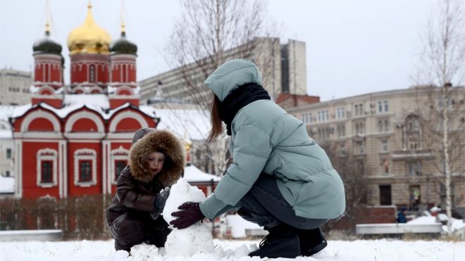 Russian child plays in park with his mother in Moscow (9 January)