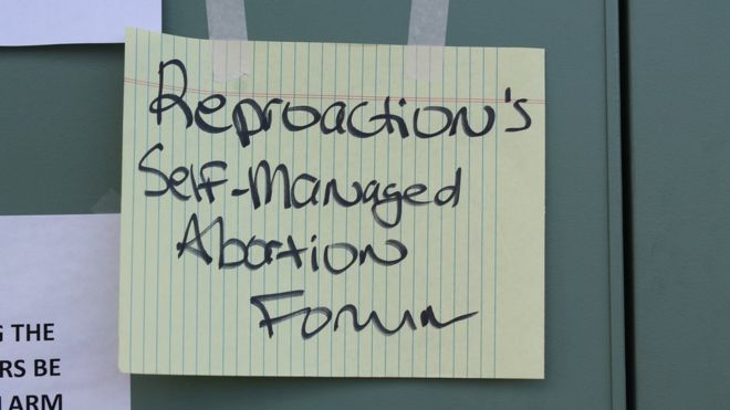 Знак, который гласит: «Форум абортов по самообслуживанию в Reproaction»