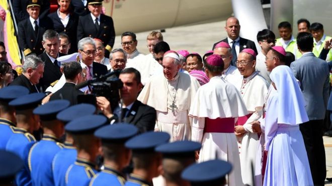 Giáo Hoàng Francis đặt chân xuống sân bay quân sự tại Bangkok vào 12:30 ngày 20/11/2019