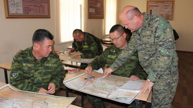 Россиянын оперативдүү чек ара тобунун офицерлери Кыргызстандын чек ара аскер адистерин окутууда