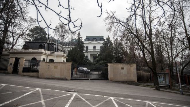 Общий внешний вид посольства России в Праге, Чешская Республика, 26 марта 2018 года