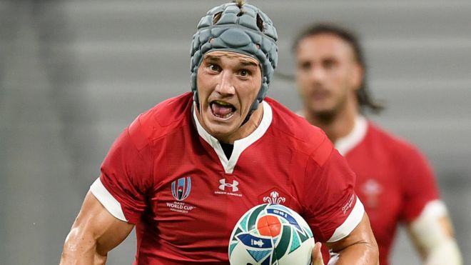 Jonathan Davies heads for Wales' first try of the 2019 World Cup