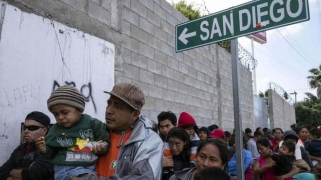 منع عشرات المهاجرين من عبور حدود المكسيك إلى الولايات المتحدة