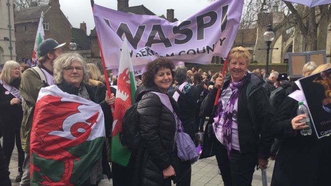 Члены WASPI протестуют в Лондоне