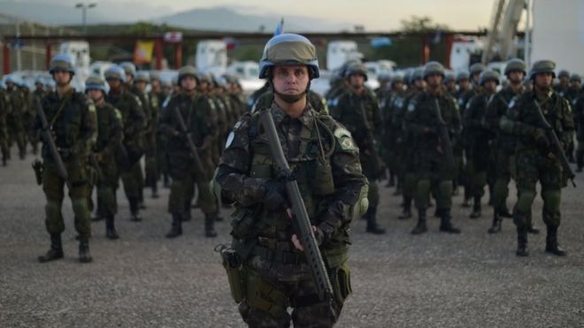 Бразильские военные Миссия Организации Объединенных Наций по стабилизации в Гаити (МООНСГ) Порт-о-Пренс, 2 июня 2017 года. В этом контингенте 250 военнослужащих, которые будут находиться в миссии в Гаити до октября следующего года, когда миссия ООН в Гаити завершится.