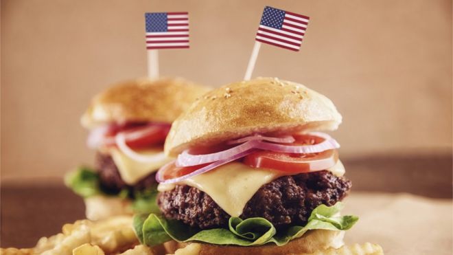 Бургеры с американскими флагами в