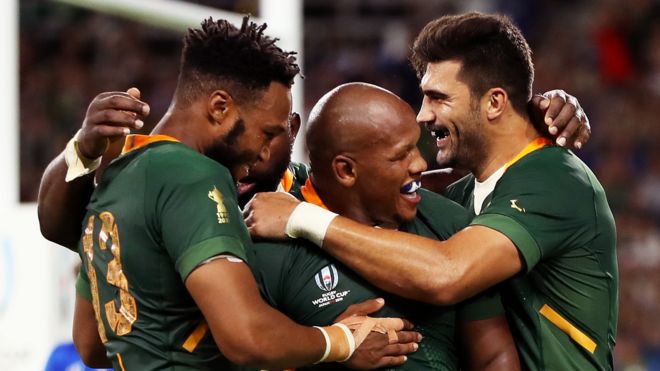 South Africa players celebrate a try by Mbongeni Mbonambi