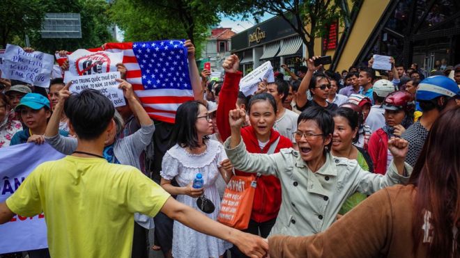 Người dân Sài Gòn xuống đường biểu tình phản đối dự luật Đặc khu hôm 10/6.