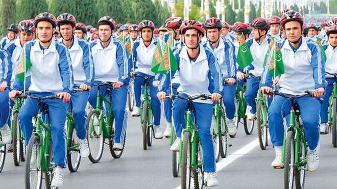 Mass cycle rally in Turkmenistan (file photo)