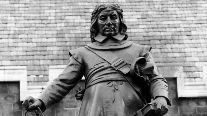 Estatua de Oliver Cromwell en Londres.