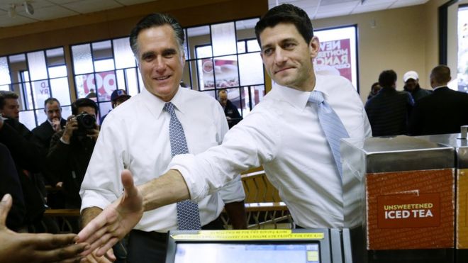На этом фото 6 ноября 2012 года, файл-файл, тогдашний кандидат в президенты от Республиканской партии, бывший губернатор Массачусетса Митт Ромни и его вице-президентский напарник, член палаты представителей Пол Райан, R-Wis