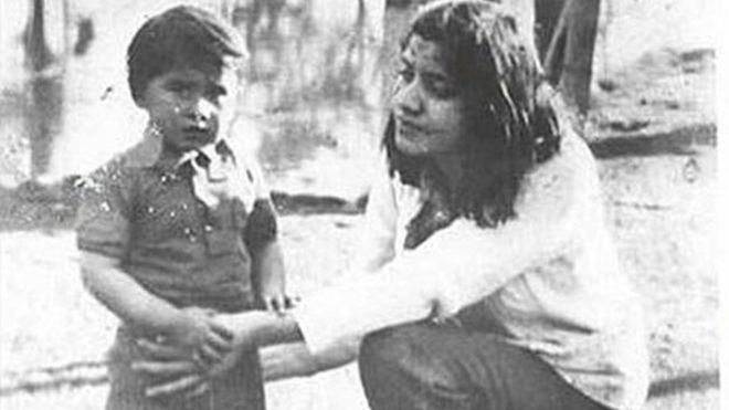 Luis Recabarren junto a su madre