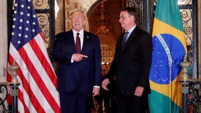 O presidente Donald Trump ao lado de Bolsonaro