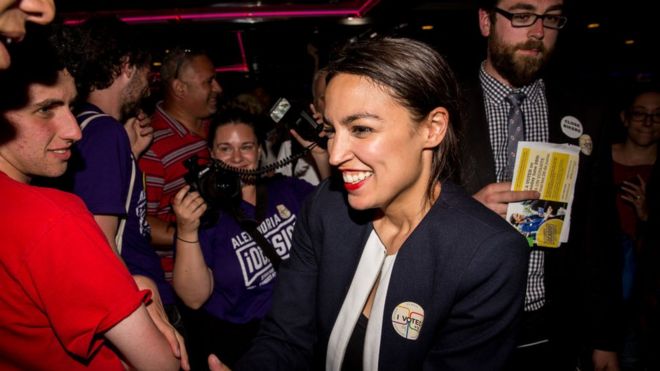 Alexandria Ocasio-Cortez, 28 tuổi, rất có khả năng trở thành người phụ nữ trẻ tuổi nhất được bầu vào Quốc hội Mỹ.