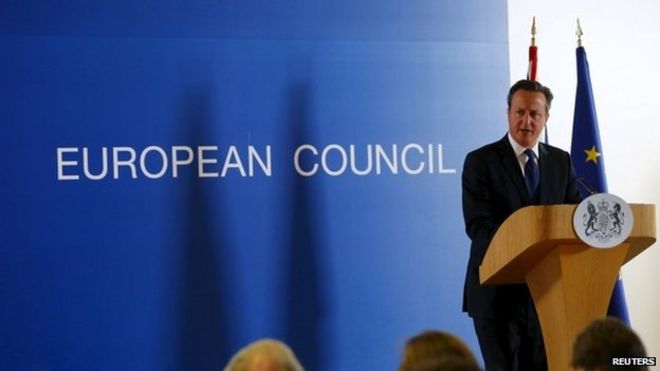 Дэвид Кэмерон общается с журналистами после саммита ЕС