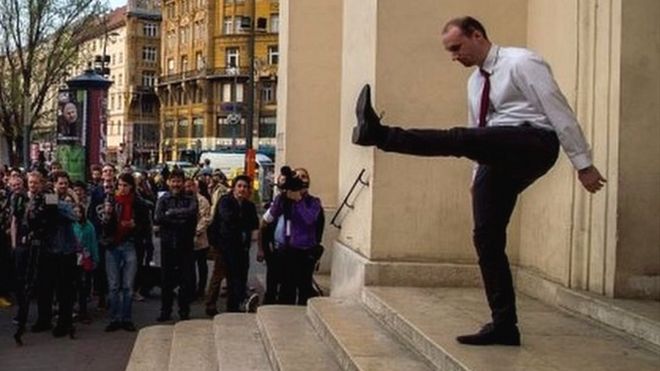 Парад дурацких походок