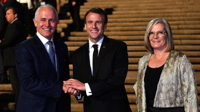 Президент Франции Эммануэль Макрон (в центре) встречается с премьер-министром Австралии Малкольмом Тернбуллом и его женой Люси Тернбулл в Сиднейском оперном театре 1 мая 2018 года в Сиднее, Австралия.