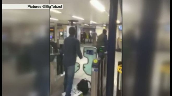 ロンドンの地下鉄刺傷 犯人取り押さえの現場