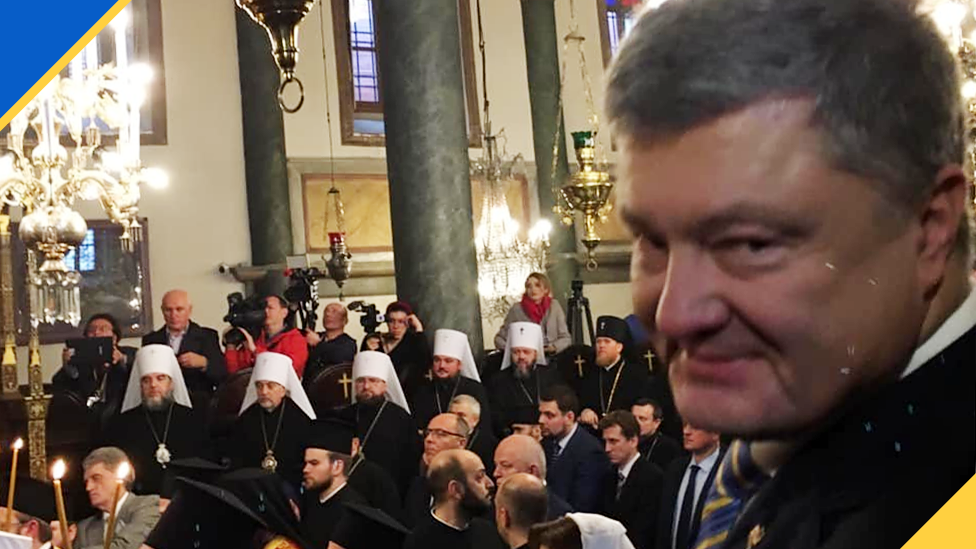 Петро Порошенко під час підписання томосу про автокефалію православної церкви України