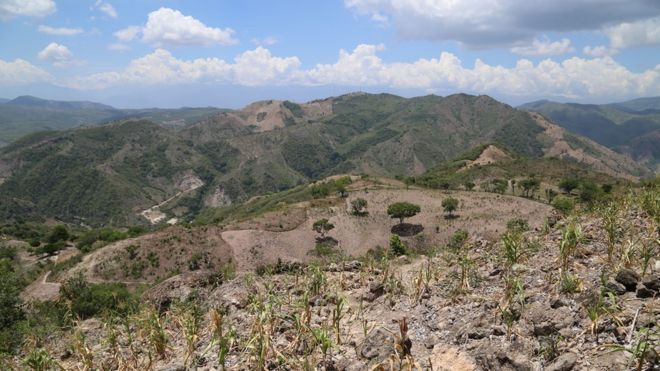 Засохший склон холма в Гватемале