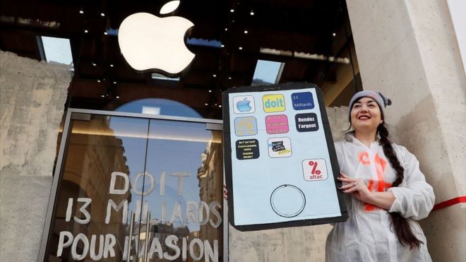 Магазины Apple в Европе привлекают не только покупателей, но и протестующих против налоговых практик американской компании. Акция в Париже