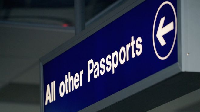 Граница Великобритании & Знаки паспортного контроля в аэропорту Эдинбурга