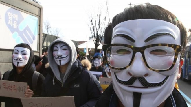 Протестующие в Южной Корее принимают участие в антиправительственном митинге в центре Сеула (05 декабря 2015 г.)