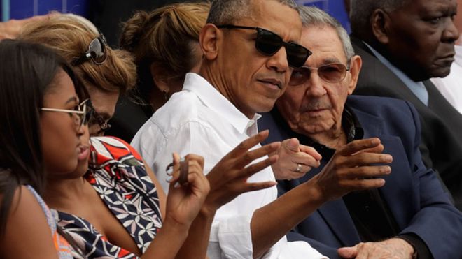Обама и президент Кубы Рауль Кастро приняли участие в бейсбольном матче на Кубе