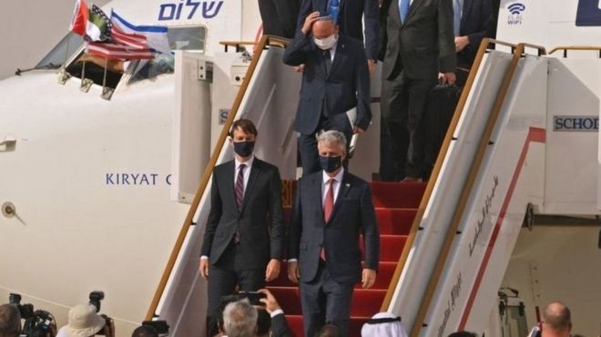 وصول الطائرة الإسرائيلية إلى مطار ابوظبي