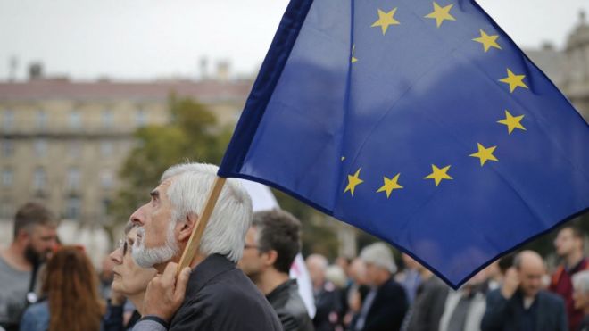 Протест оппозиционных партий против ЕС против политики премьер-министра Венгрии Виктора Орбана в отношении мигрантов в Будапеште, Венгрия, воскресенье, 2 октября 2016 г.