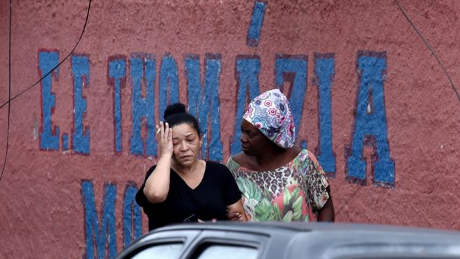 Mãe de uma professora da escola Thomazia Montoro após ataque com faca nesta segunda-feira