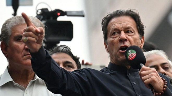 عمران خان به سه سال زندان محکوم و بازداشت شد - BBC News فارسی