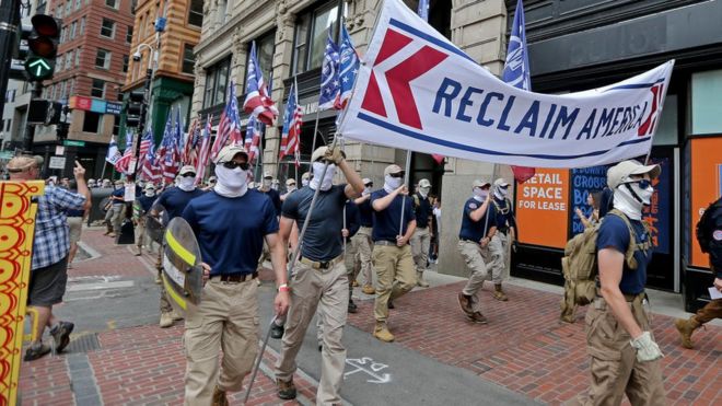 Un grupo de supremacistas blancos en Boston