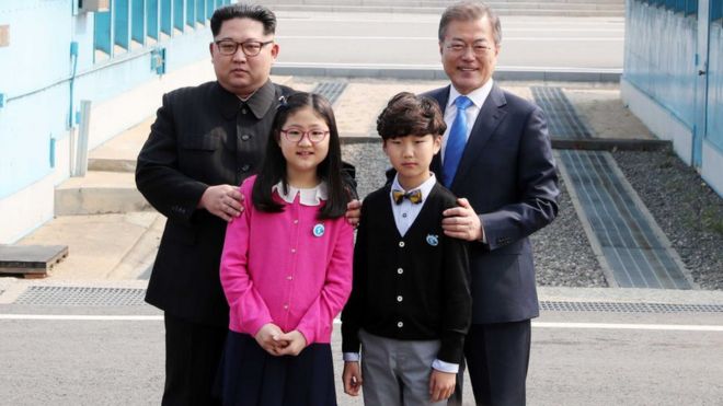 வட கொரிய அதிபர் கிம் ஜாங்-உன், தென் கொரிய தலைவர் முன் ஜே-இன்