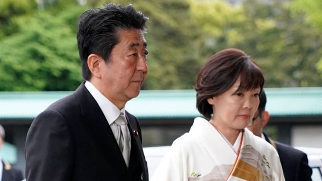 Thủ tướng Nhật Bản Shinzo Abe và vợ hồi năm 2019